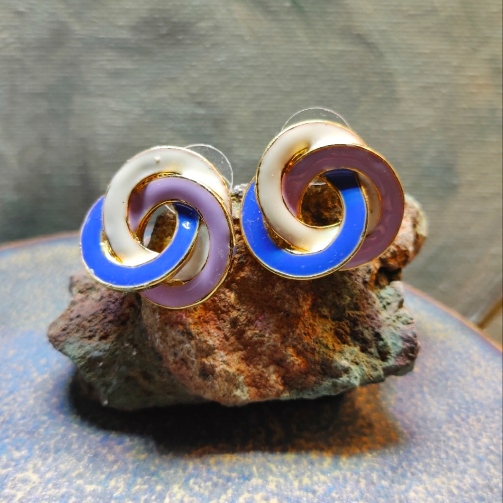 Pair of vintage tri-colored earrings